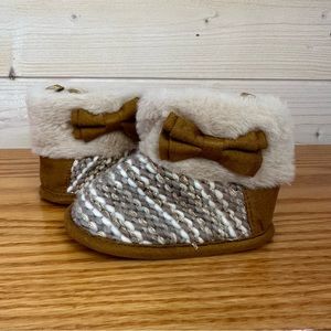 Stepping Stones | 9-12 mo. knit and faux fur lined baby booties. No box